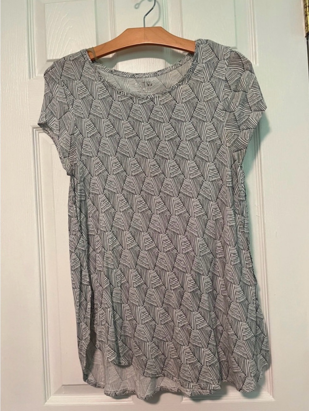 Apt. 9 Gray & White Geometric Scoop Neck Tee